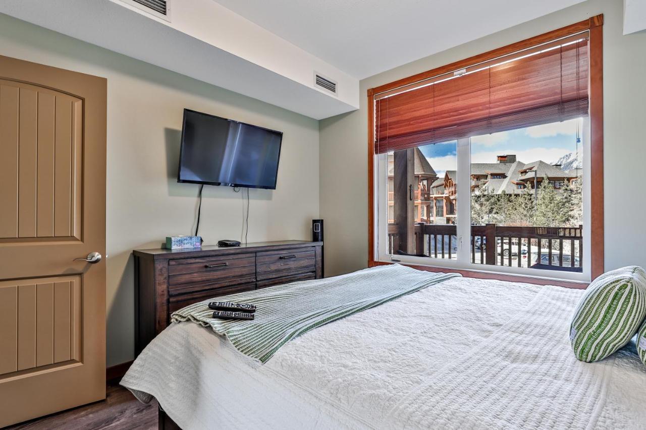Inviting Rocky Mountain Hot Tub In Top Rated Condo Managed By Little Sister Getaways Canmore Exterior photo