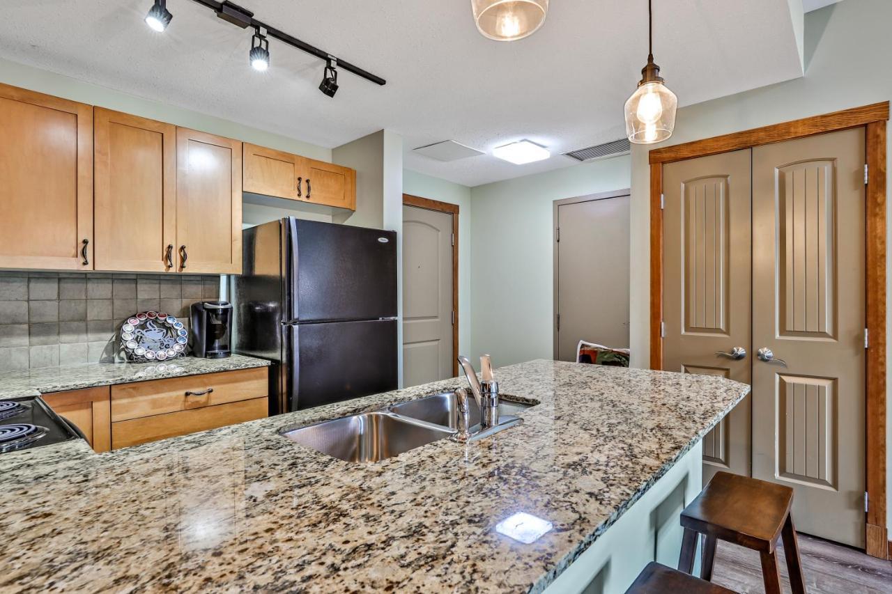Inviting Rocky Mountain Hot Tub In Top Rated Condo Managed By Little Sister Getaways Canmore Exterior photo