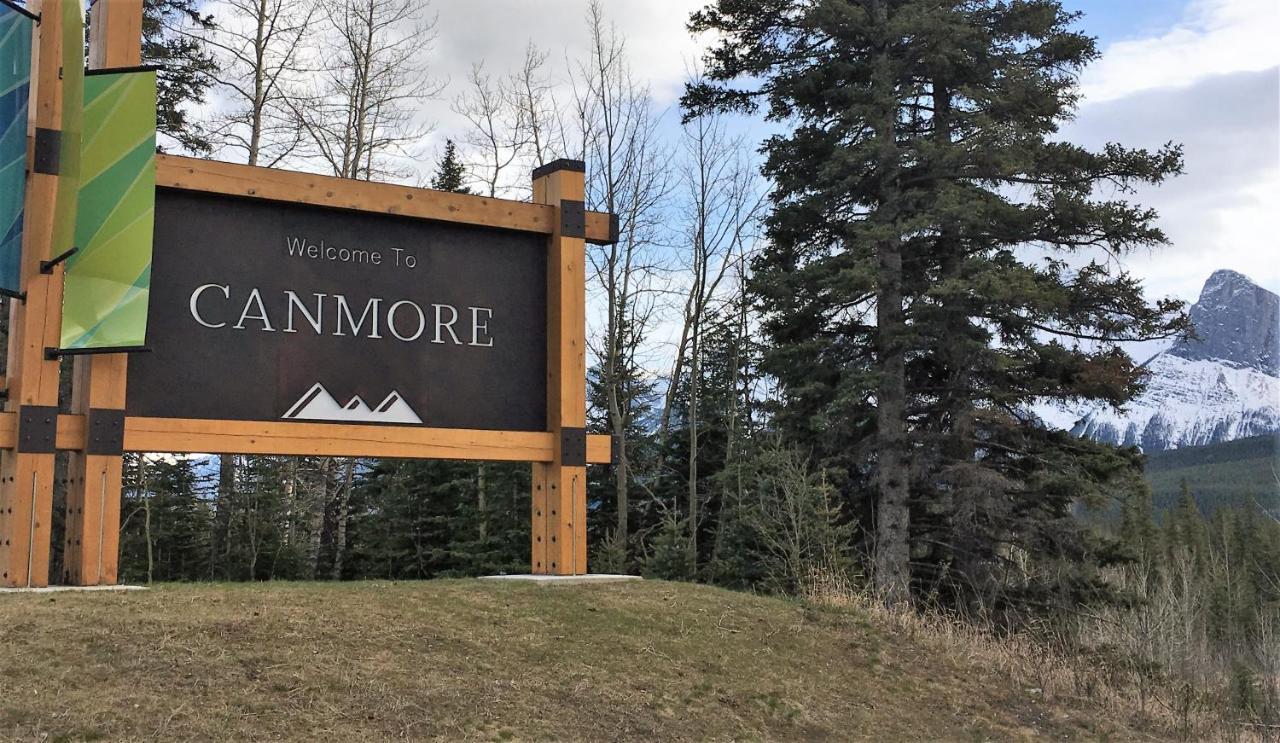Inviting Rocky Mountain Hot Tub In Top Rated Condo Managed By Little Sister Getaways Canmore Exterior photo