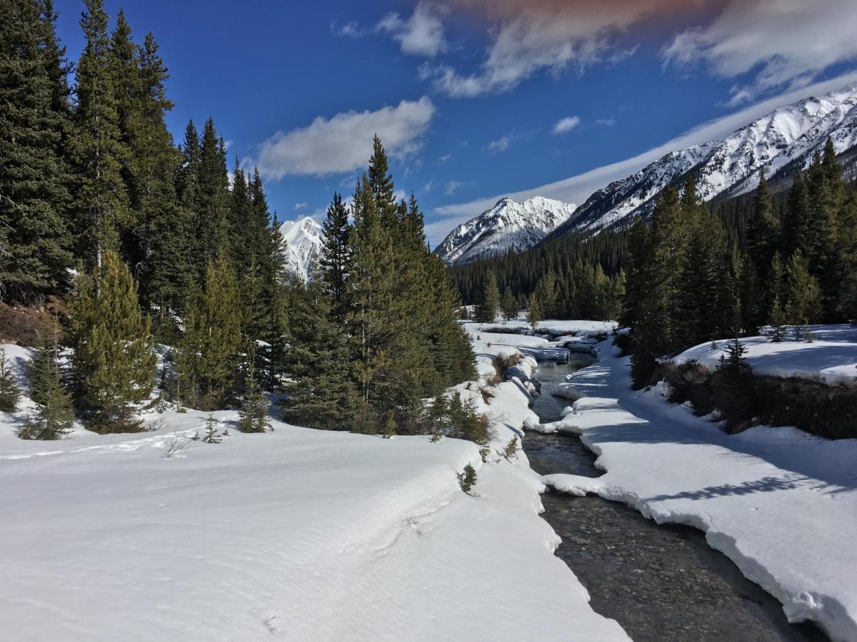 Inviting Rocky Mountain Hot Tub In Top Rated Condo Managed By Little Sister Getaways Canmore Exterior photo
